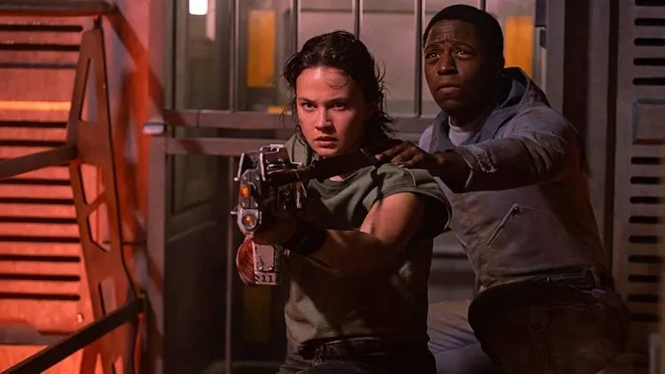 Rain e Andy em Alien Romulus